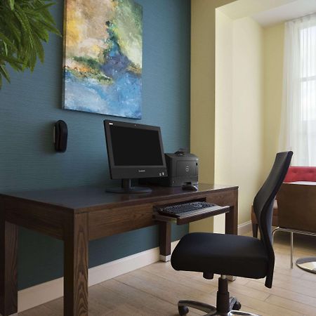Days Inn & Suites By Wyndham Belmont Bagian luar foto