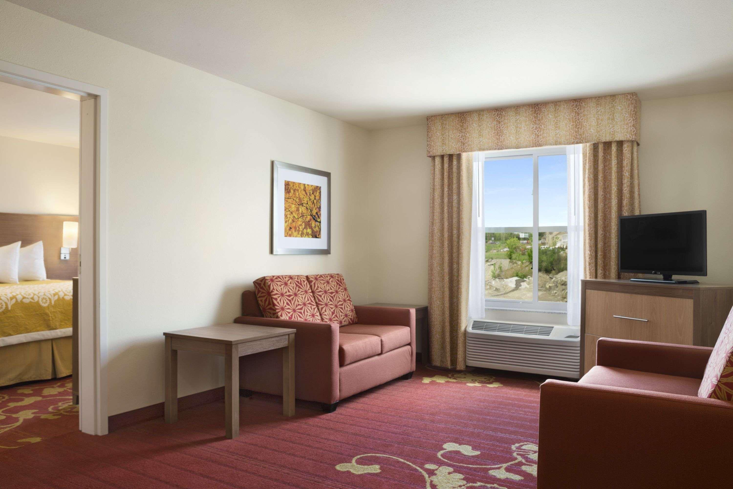 Days Inn & Suites By Wyndham Belmont Bagian luar foto