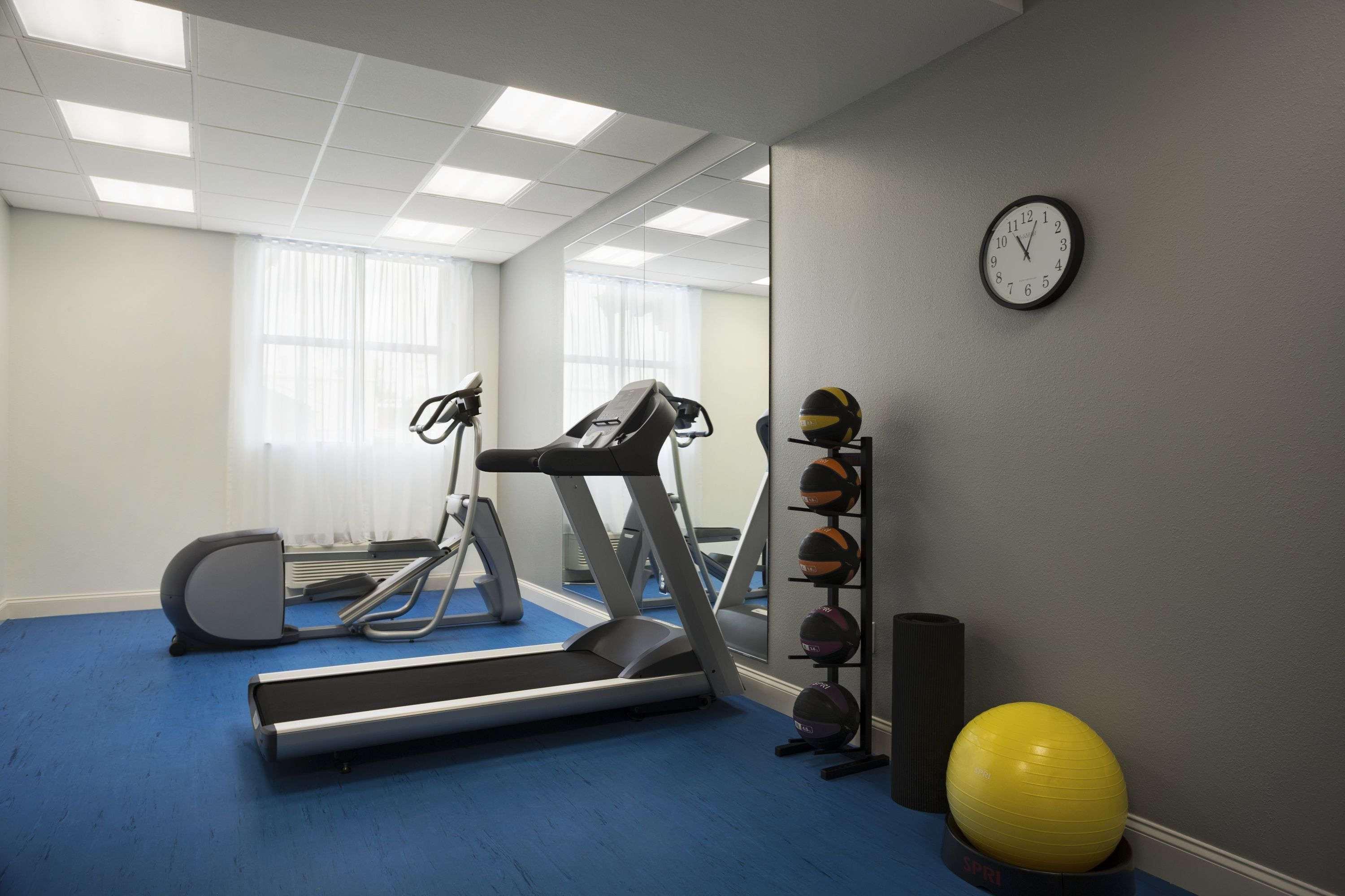 Days Inn & Suites By Wyndham Belmont Bagian luar foto