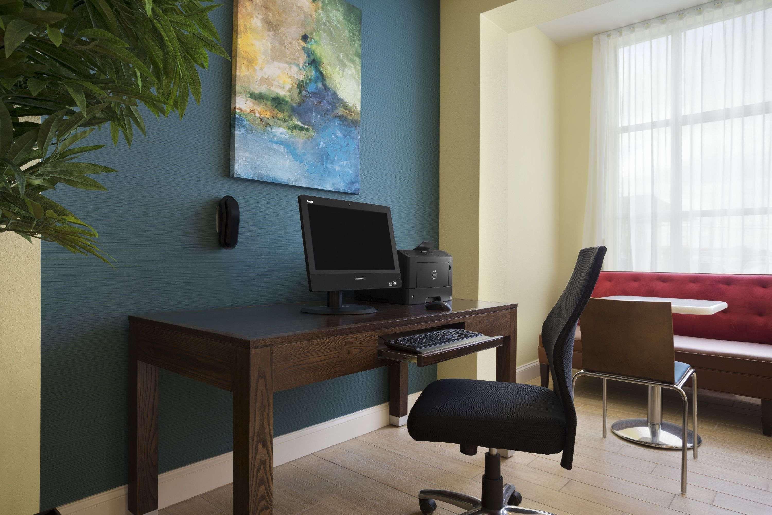 Days Inn & Suites By Wyndham Belmont Bagian luar foto