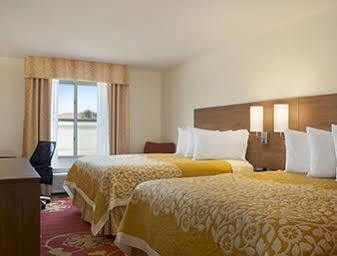 Days Inn & Suites By Wyndham Belmont Bagian luar foto
