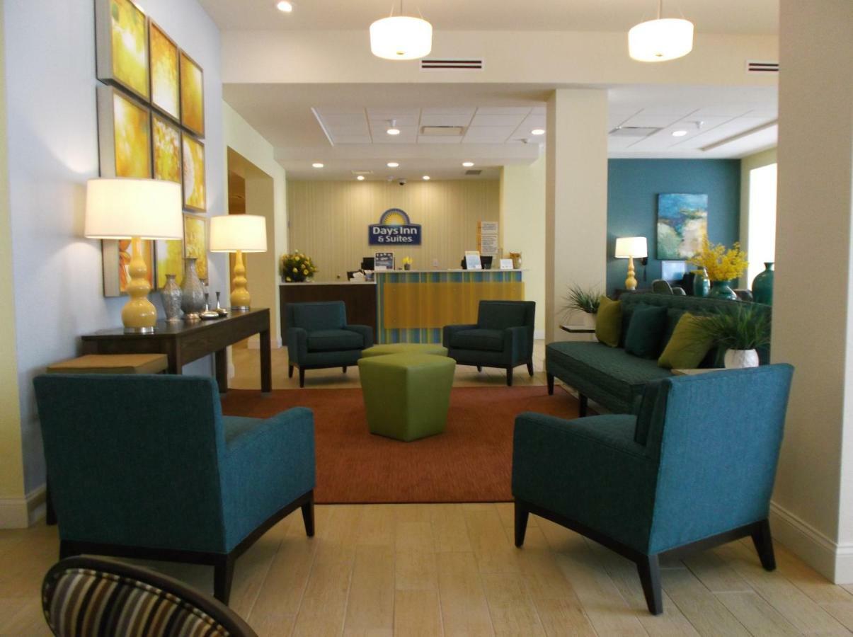 Days Inn & Suites By Wyndham Belmont Bagian luar foto